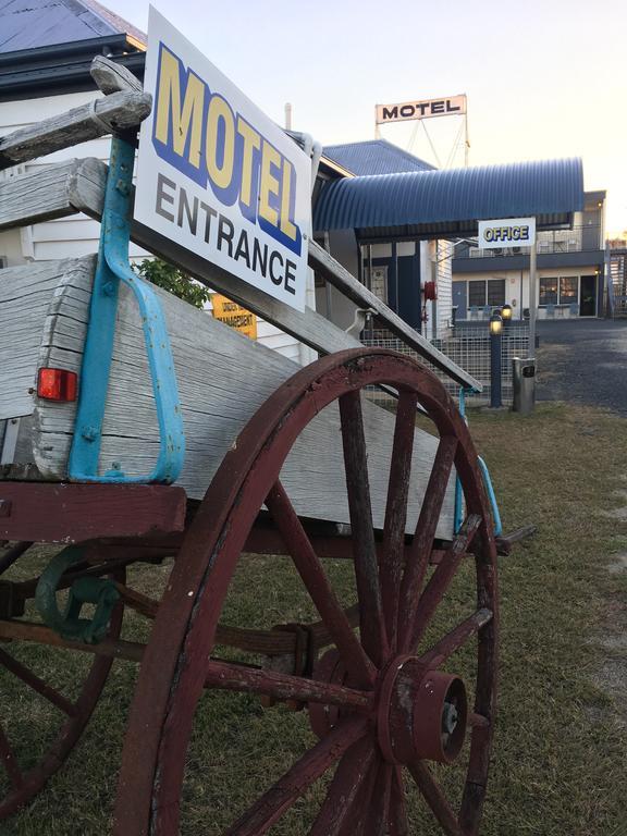 Monto Colonial Motor Inn Exterior photo